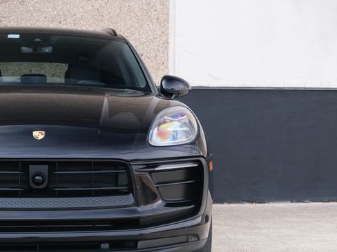 Used 2022 Porsche Macan w/ Premium Package Plus AWD/4WD image 3