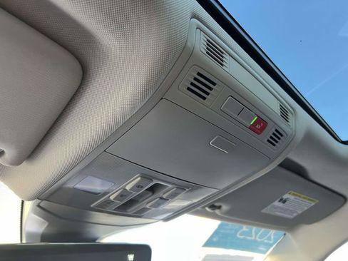 Certified 2023 Volkswagen Jetta SE w/ Panoramic Sunroof Package FWD image 35