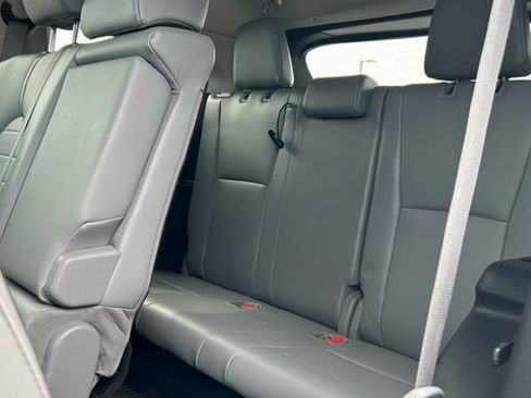 Used 2021 Toyota Highlander XLE image 48