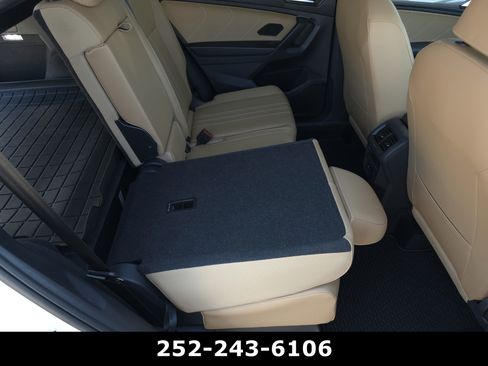 Used 2024 Volkswagen Tiguan SE R-Line AWD/4WD image 41
