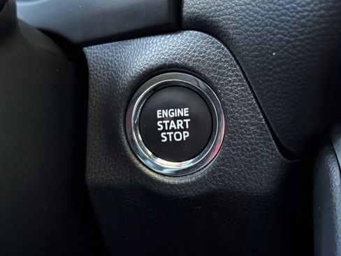 Used 2025 Toyota RAV4 XLE AWD/4WD image 33