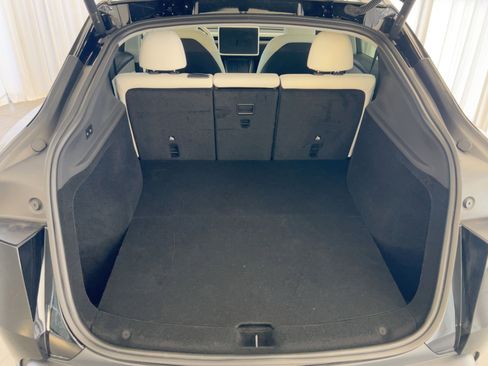 Used 2026 Tesla Model Y AWD image 32