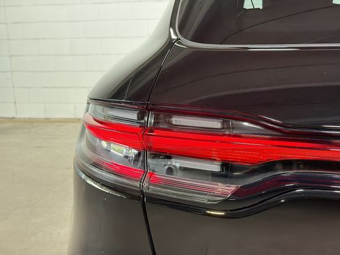 Certified 2026 Porsche Macan AWD/4WD image 11