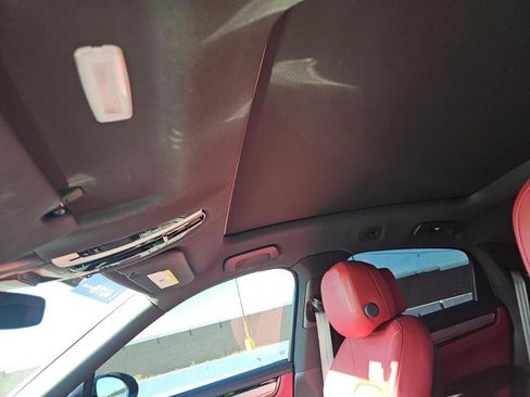 Used 2023 Porsche Cayenne Platinum Edition image 8