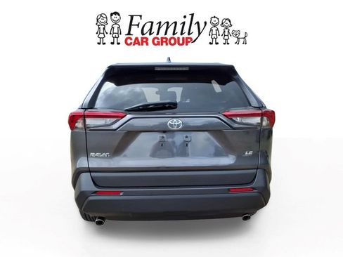 Used 2019 Toyota RAV4 LE FWD image 3