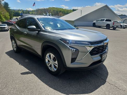 Used 2024 Chevrolet Trax LS FWD image 7