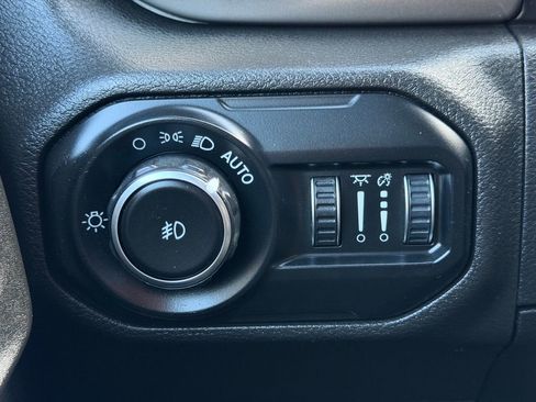 Used 2021 Jeep Wrangler Unlimited Sahara image 39