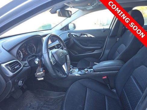 Used 2018 INFINITI QX30 image 2