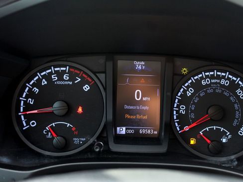 Used 2023 Toyota Tacoma SR image 18