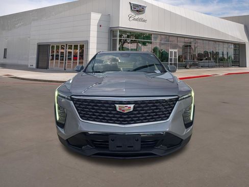 Used 2024 Cadillac XT4 Premium Luxury FWD image 2
