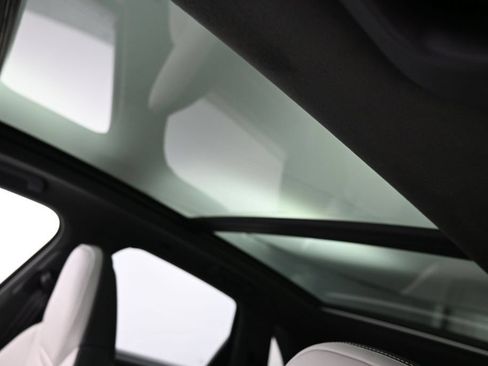 Certified 2025 Porsche Cayenne Turbo AWD/4WD image 12