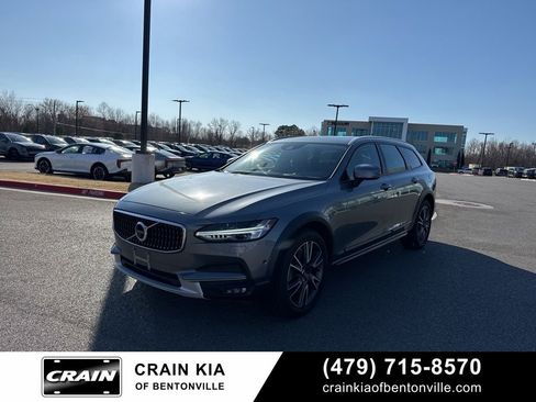 Used 2017 Volvo V90 T6 Cross Country image 16