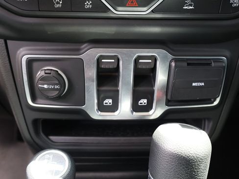 Used 2021 Jeep Wrangler Sport AWD/4WD image 18