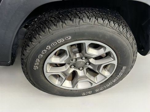 Used 2022 Jeep Cherokee Trailhawk w/ Sun, Sound & Nav Group image 30