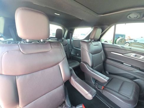 Used 2025 Ford Explorer Platinum RWD image 16