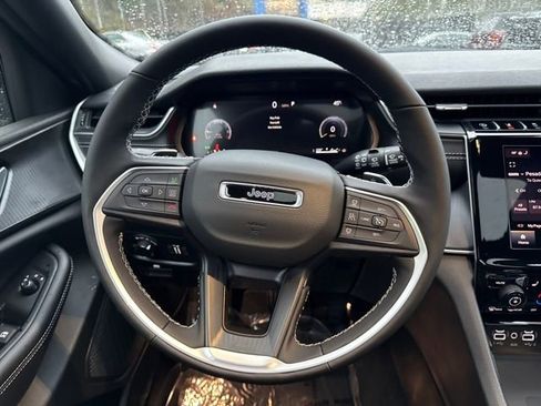 New 2025 Jeep Grand Cherokee L Altitude image 19