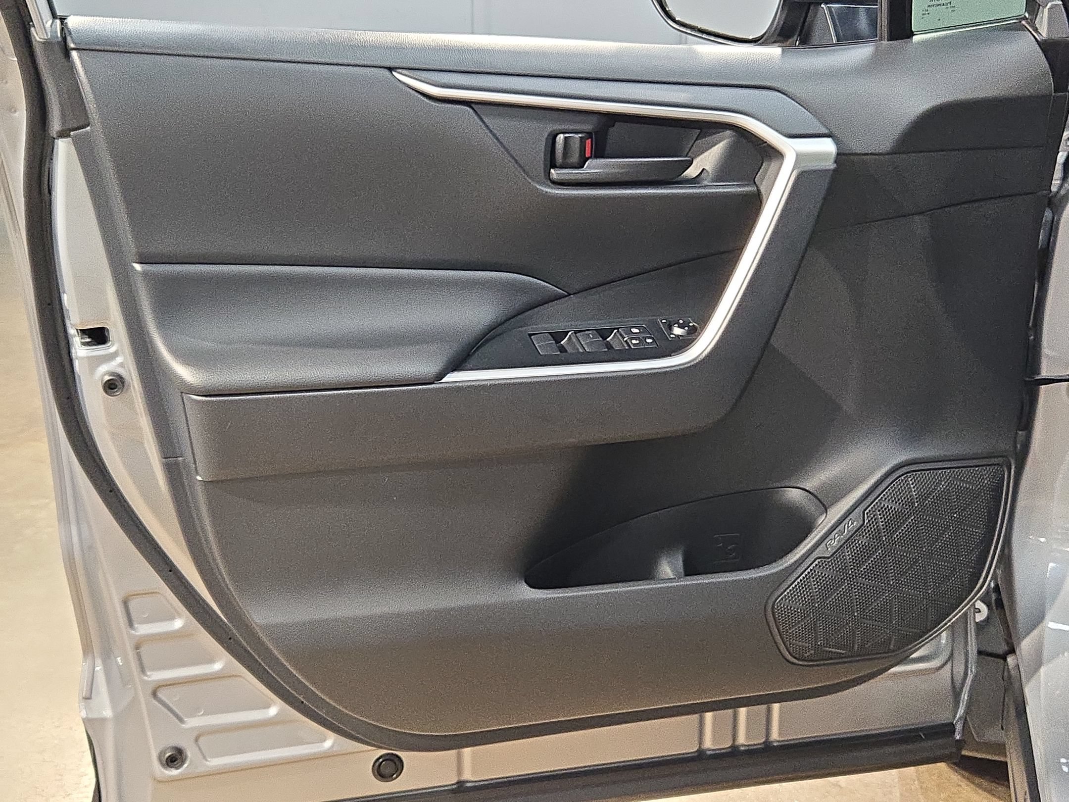 Certified 2025 Toyota RAV4 LE FWD image 20