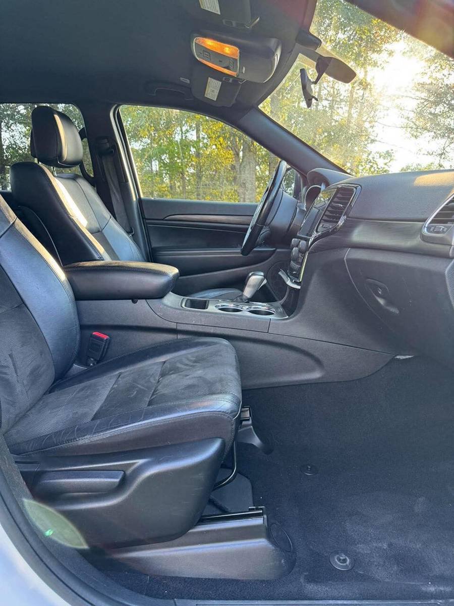 Used 2021 Jeep Grand Cherokee Laredo X RWD image 21
