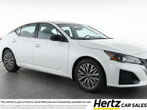 Used 2025 Nissan Altima 2.5 SV image 1