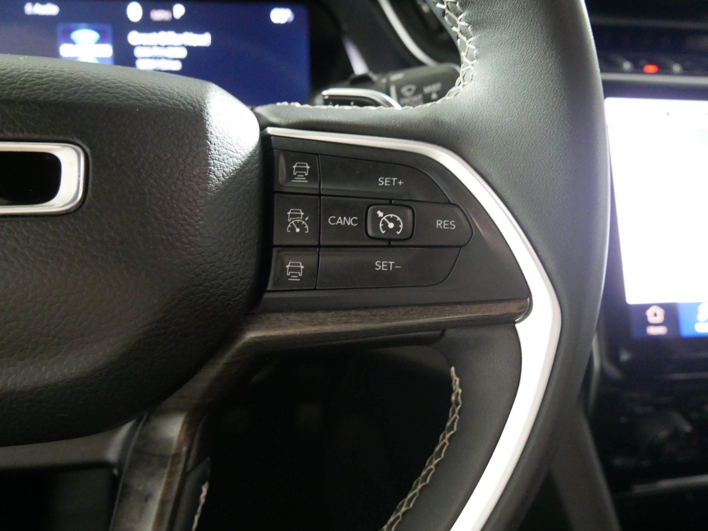 Used 2024 Jeep Grand Cherokee Limited RWD image 28