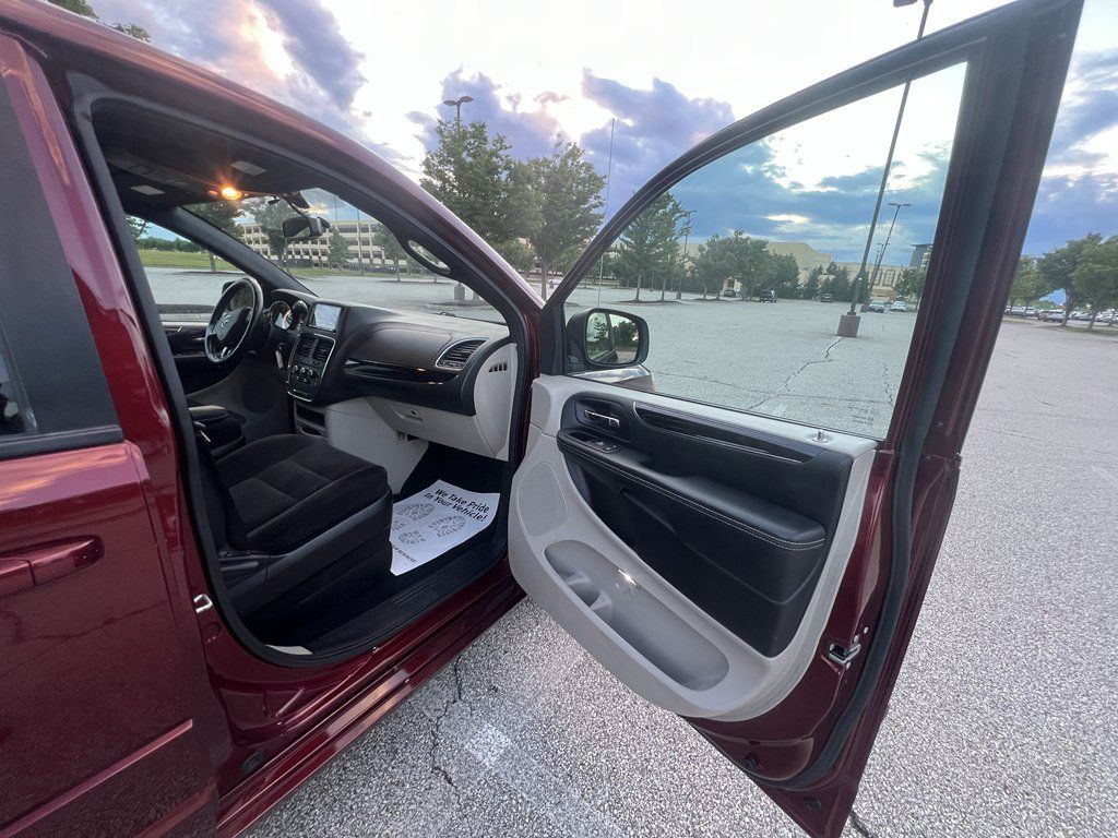 Used 2017 Dodge Grand Caravan SE FWD image 10