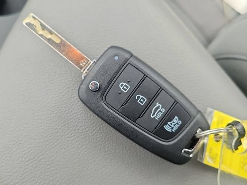 Used 2024 Hyundai Elantra SE FWD image 26