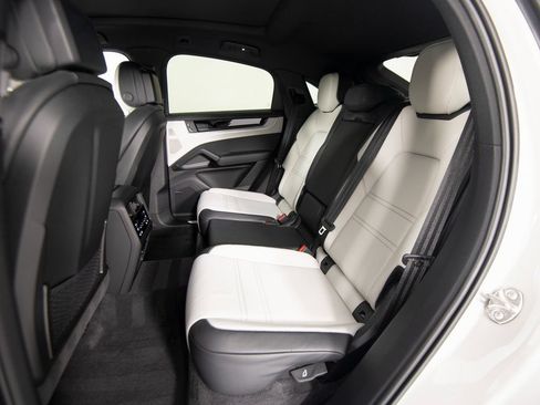 Certified 2026 Porsche Cayenne E-Hybrid Coupe AWD/4WD image 35