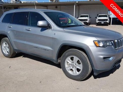 Used 2017 Jeep Grand Cherokee Laredo w/ Quick Order Package 23E AWD/4WD image 2