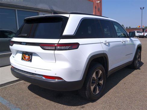 Used 2024 Jeep Grand Cherokee Limited 4xe AWD/4WD image 3