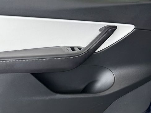 Used 2022 Tesla Model Y Performance image 12