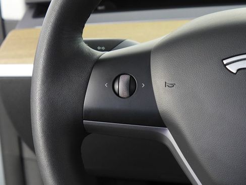 Used 2022 Tesla Model Y Performance AWD/4WD image 29