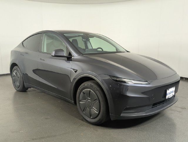 Used 2026 Tesla Model Y 2WD image 2