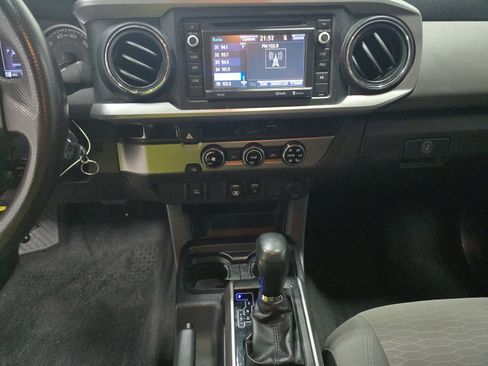 Used 2018 Toyota Tacoma SR5 image 12