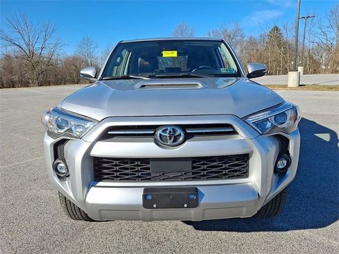 Used 2024 Toyota 4Runner TRD Off-Road Premium image 2