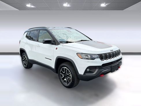 Used 2025 Jeep Compass Trailhawk AWD/4WD image 6