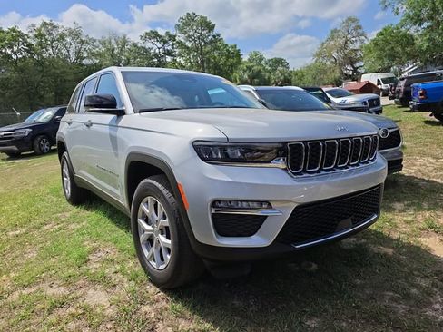 Used 2022 Jeep Grand Cherokee Limited AWD/4WD image 2