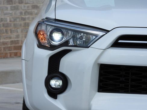 Used 2021 Toyota 4Runner SR5 AWD/4WD image 41