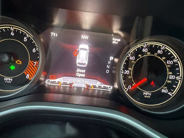 Used 2015 Jeep Cherokee Trailhawk AWD/4WD image 18