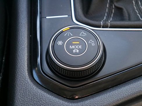 Used 2022 Volkswagen Taos SEL image 22