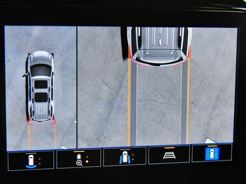 Used 2023 Chevrolet Traverse LT FWD image 22