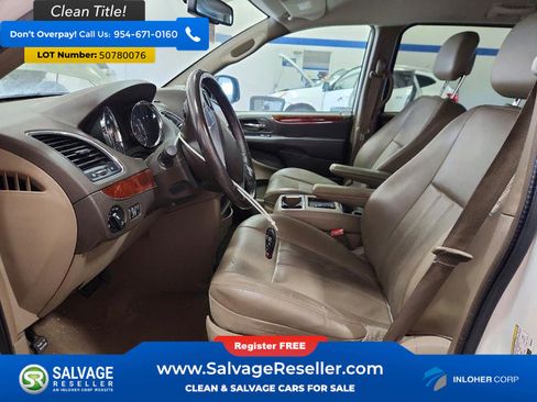 Used 2013 Chrysler Town & Country Touring FWD image 9