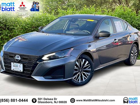 Used 2024 Nissan Altima 2.5 SV image 1