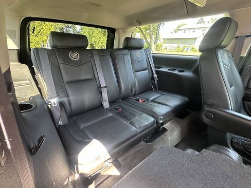 Used 2013 Cadillac Escalade ESV Platinum AWD/4WD image 15