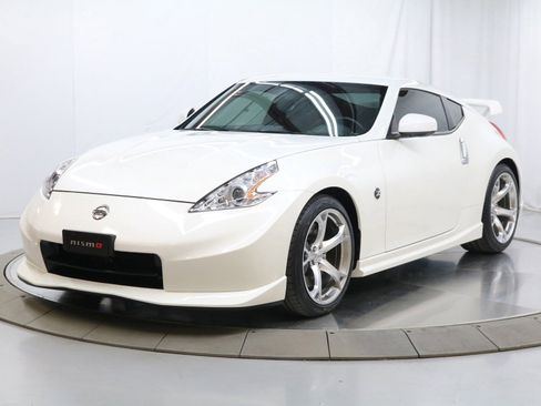Used 2009 Nissan 370Z NISMO image 2