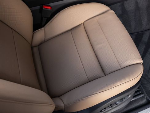 Certified 2026 Porsche Cayenne AWD/4WD image 41