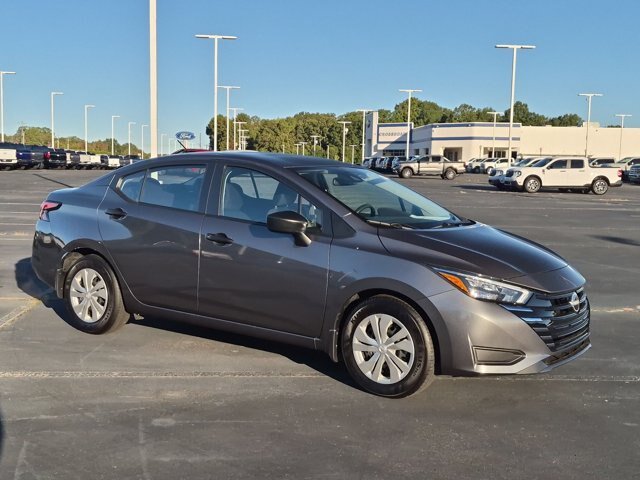 Used 2025 Nissan Versa S w/ Trunk Package FWD image 2