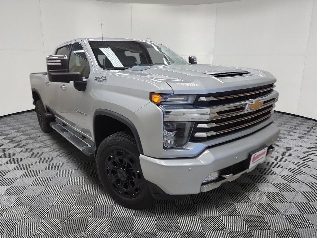 Used 2023 Chevrolet Silverado 3500 High Country w/ Technology Package AWD/4WD image 3