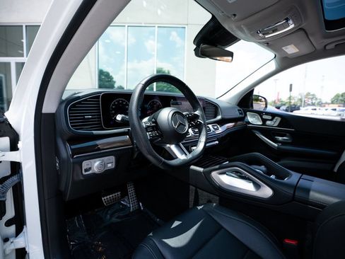 Used 2024 Mercedes-Benz GLS 450 4MATIC image 25