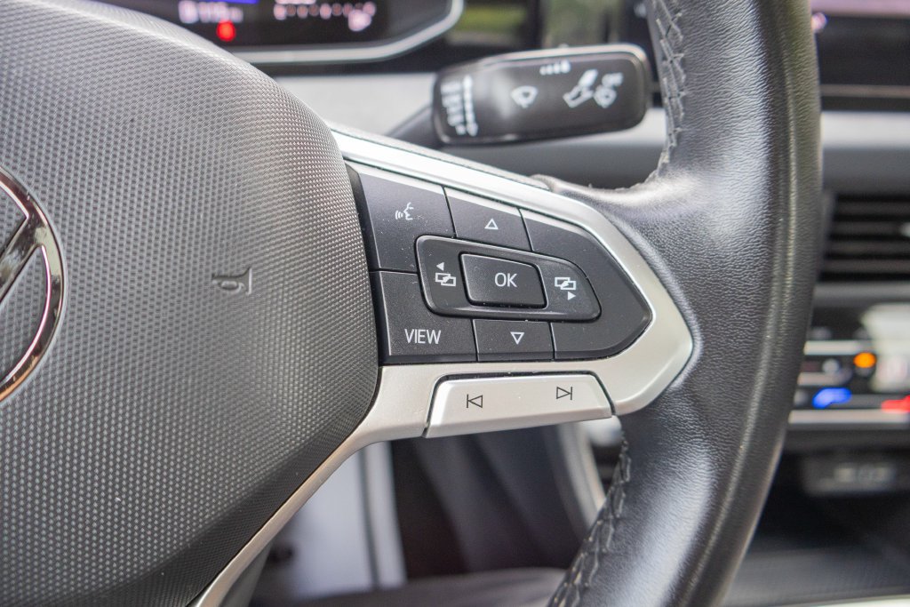 Used 2025 Volkswagen Jetta SE FWD image 24