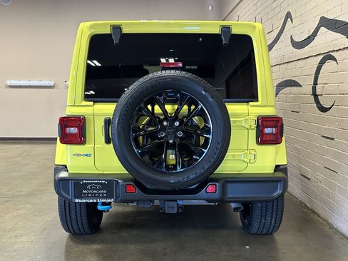 Used 2023 Jeep Wrangler Unlimited Sahara w/ Cold Weather Group AWD/4WD image 5